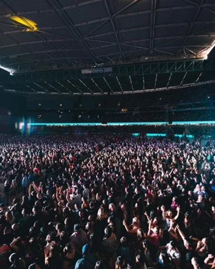 Live concert by Mariah The Scientist