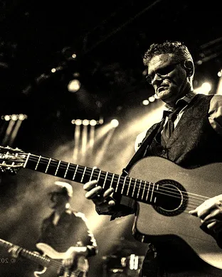 Live concert by Jesse Cook